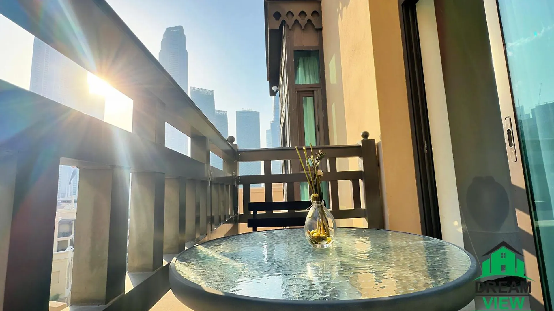 Partial Burj Khalifa View From Balcony, One Bedroom And One Maid Room Apartment, Souk Al Bahar, Dream View Holiday Lejlighed